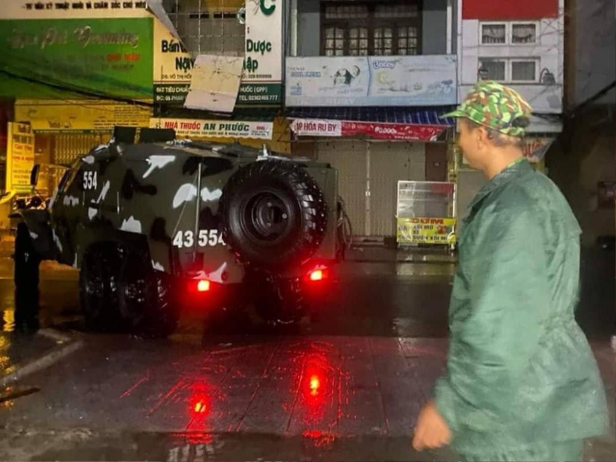 Sản phụ bất ngờ vỡ ối chuyển dạ ngay đêm mưa bão, người cha đặt tên con là 'Noru' Ảnh 2