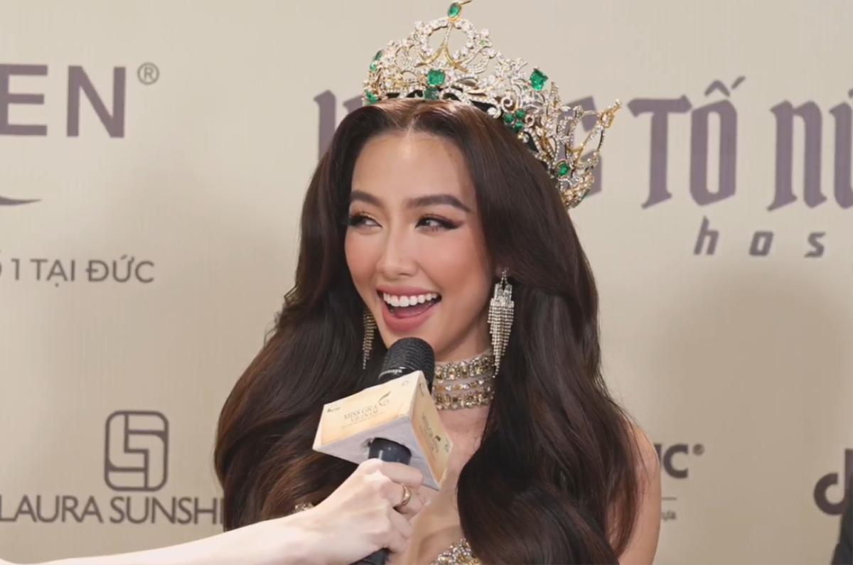 Thảm đỏ Chung khảo Miss Grand Vietnam 2022: Thùy Tiên hôn gió, tái hiện lại màn hô tên viral Ảnh 4