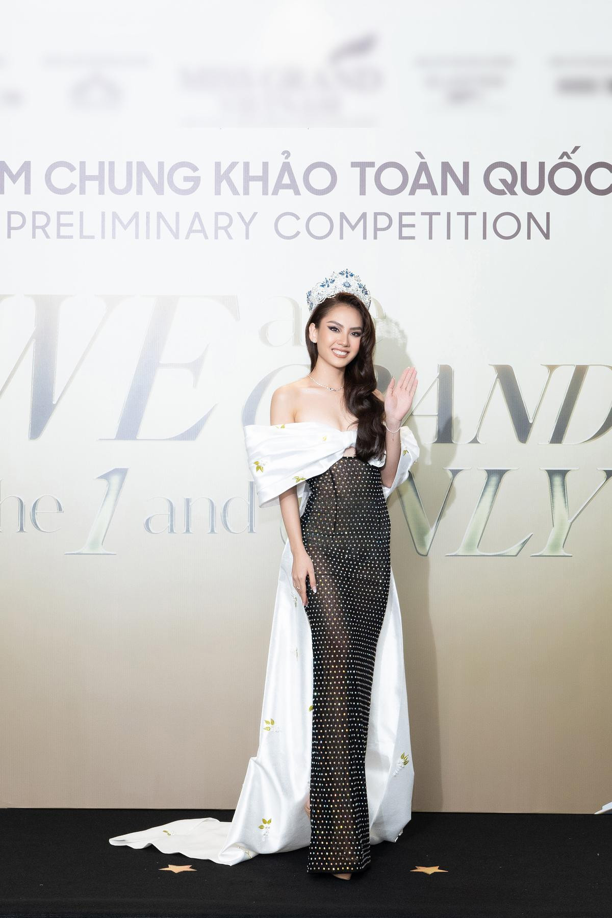 Bắt trọn khoảnh khắc Hoa hậu Mai Phương cười rạng rỡ: Tưởng đâu Miss Universe Catriona Gray Ảnh 2