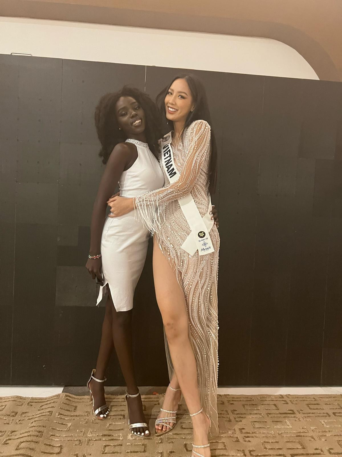 Bảo Ngọc diện váy xẻ cao ngút ngàn trong ngày nhận sash tại Miss Intercontinental 2022 Ảnh 1