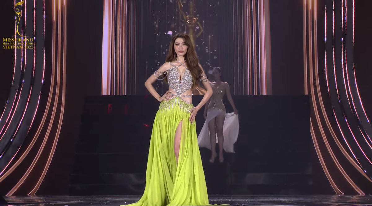 Quỳnh Châu 'giật' sạch spotlight với đầm dạ hội hiểm hóc: Tiến thẳng vào Top 10 Miss Grand Vietnam 2022 Ảnh 1