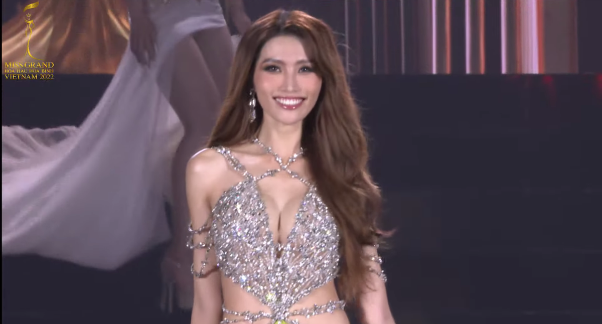 Quỳnh Châu 'giật' sạch spotlight với đầm dạ hội hiểm hóc: Tiến thẳng vào Top 10 Miss Grand Vietnam 2022 Ảnh 2