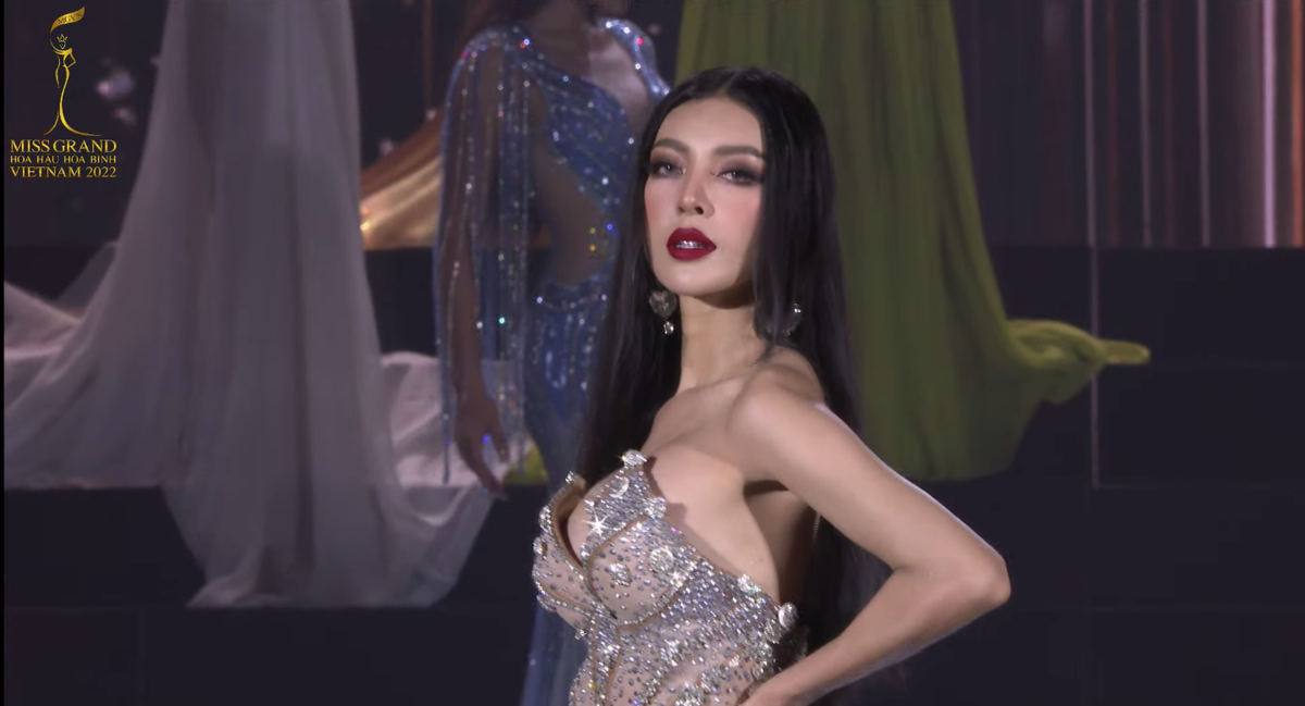 Quỳnh Châu 'giật' sạch spotlight với đầm dạ hội hiểm hóc: Tiến thẳng vào Top 10 Miss Grand Vietnam 2022 Ảnh 4