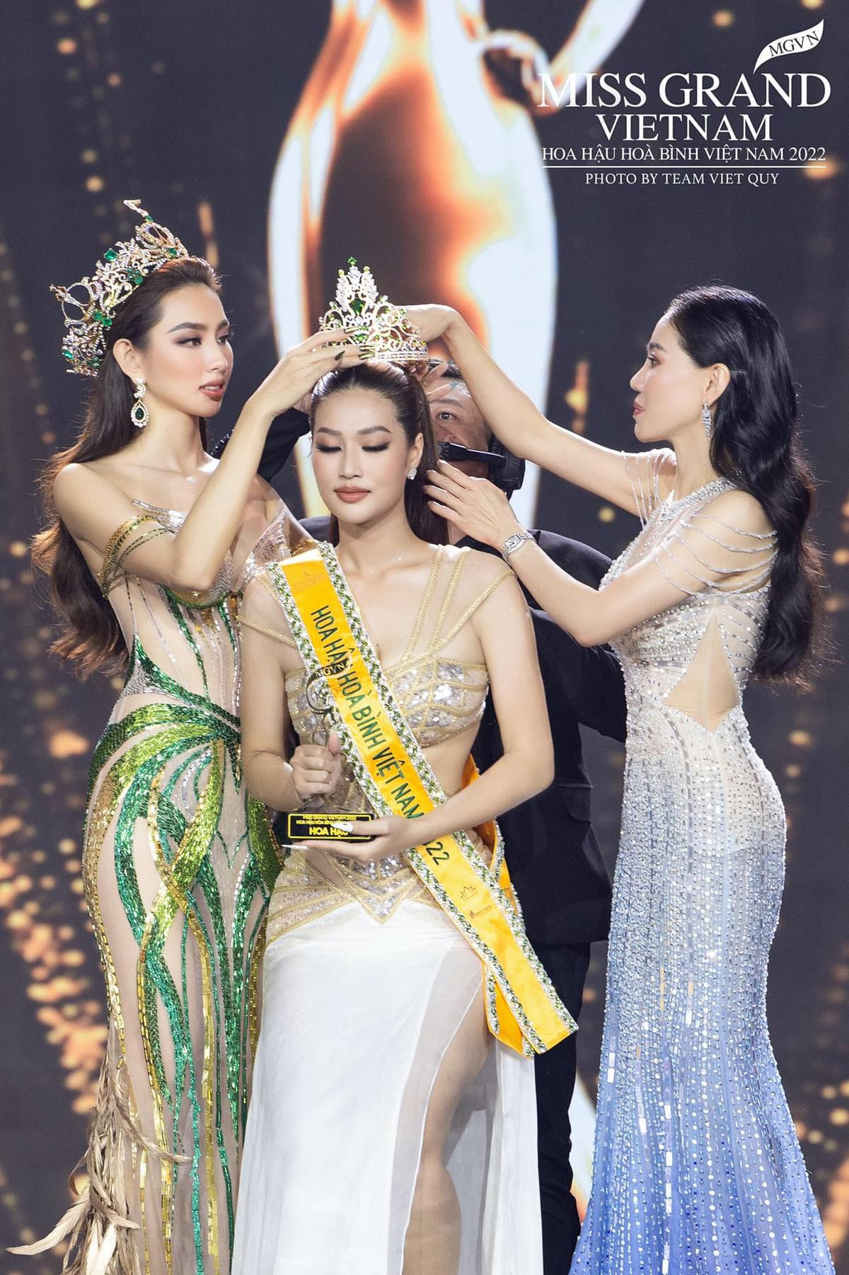 Tân Miss Grand Vietnam 2022 đội vương miện 'The Wings of Beauty': Không 'xấu' như tưởng tượng Ảnh 2