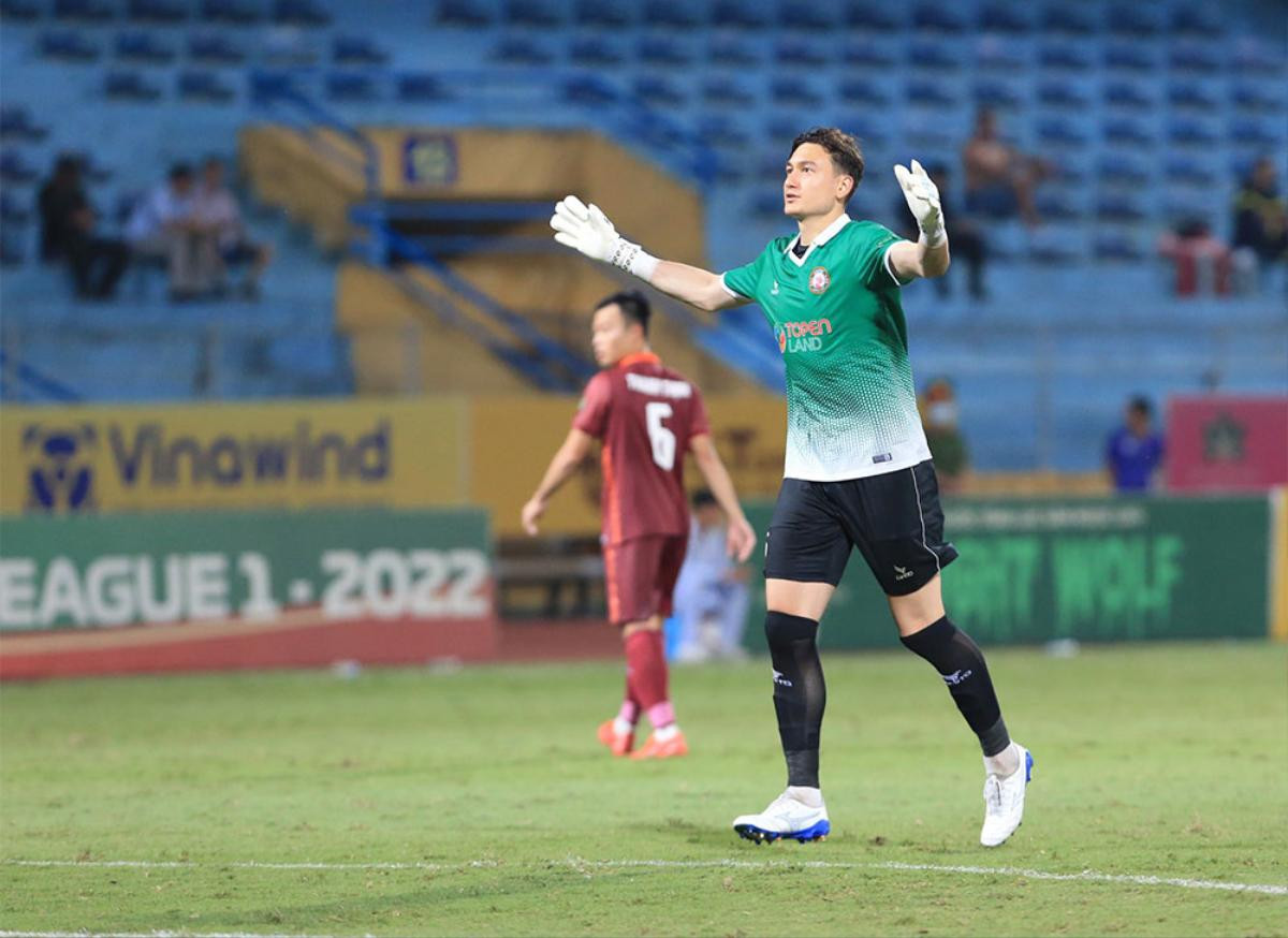 Thủ môn Đặng Văn Lâm nhận 2 bàn thua, 'đại gia' Bình Định FC cạn dần cơ hội vô địch Ảnh 1