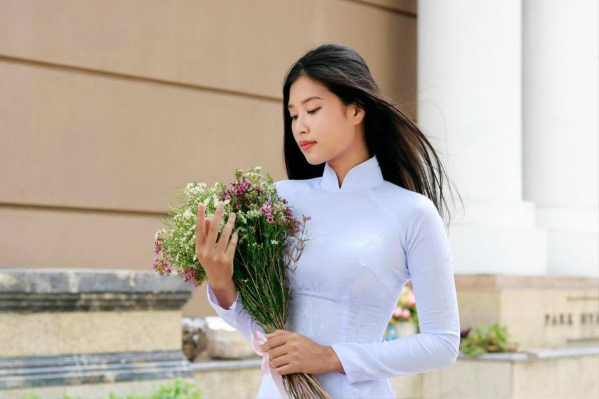 Loạt ảnh trong trẻo thời áo dài đến trường của Tân Miss Grand Vietnam 2022 Ảnh 5