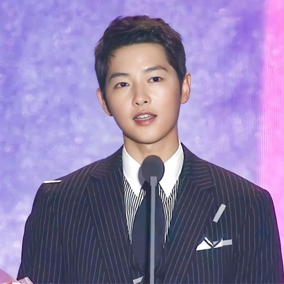 Rời xa đối phương, Song Joong Ki sự nghiệp xán lạn - Song Hye Kyo thăng hạng nhan sắc Ảnh 2