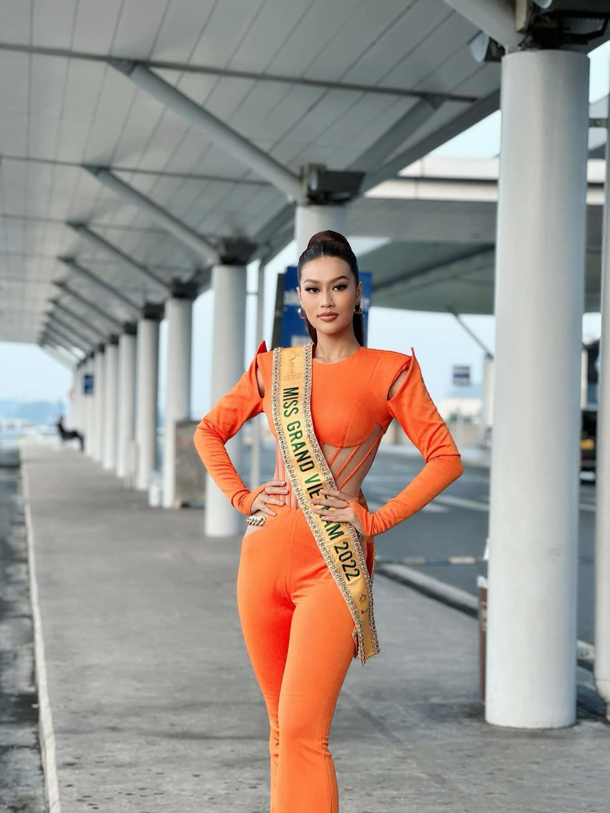 Đoàn Thiên Ân chính thức lên đường đến Miss Grand International 2022: Khí chất ngời ngời như 'chiến binh' Ảnh 2