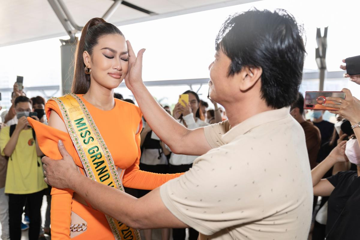 Vừa đặt chân sang Bali, Thiên Ân được gọi là 'nữ hoàng công nghệ': Đúng là truyền nhân của Thùy Tiên Ảnh 1