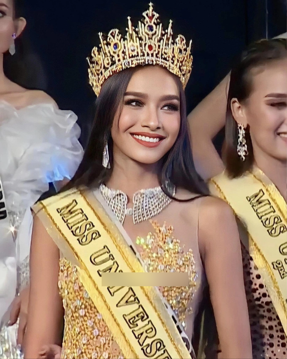 Miss Universe Myanmar gây tranh cãi: Không cần hoa hậu tiền nhiệm, tân hoa hậu phải tự đội vương miện Ảnh 1