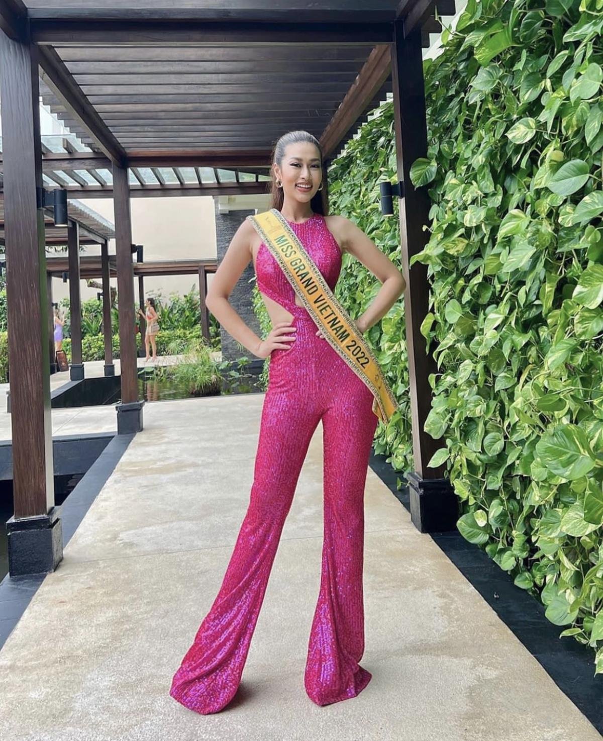 Chiều lòng fan như Miss Grand Vietnam 2022 Đoàn Thiên Ân: Camera xa tới đâu, tia tới đó Ảnh 5