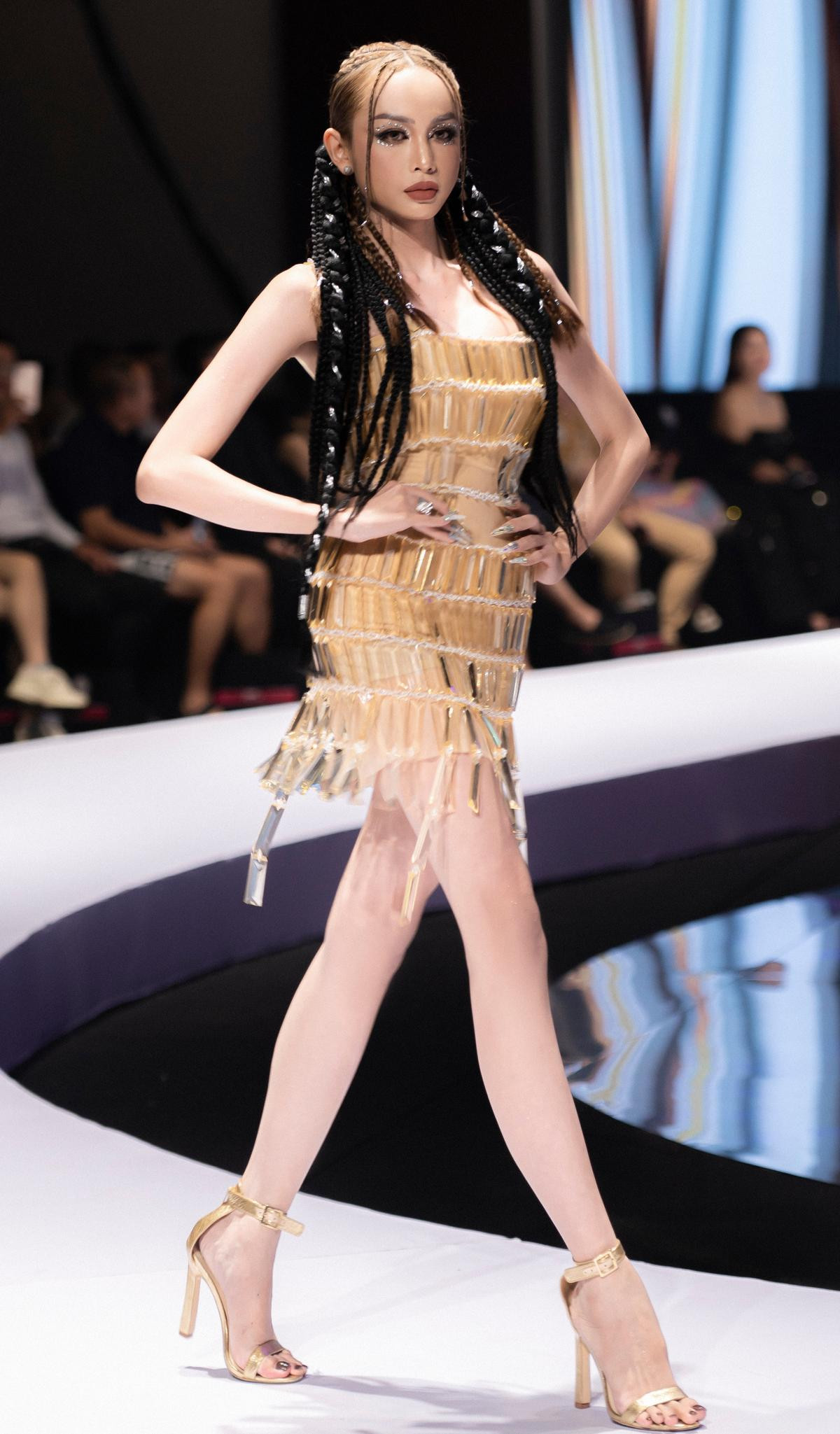 Dàn mỹ nhân Miss Grand Vietnam đổ bộ sàn runway, Á hậu Chế Nguyễn Quỳnh Châu chiếm suất vedette Ảnh 7