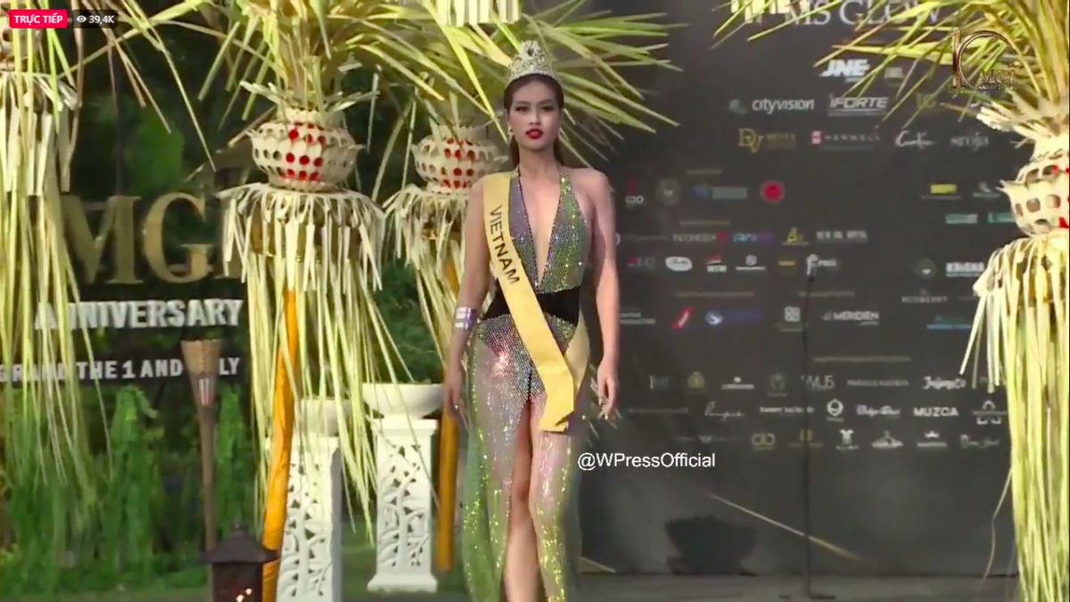 Miss Grand: Thí sinh mặc váy lộng lẫy rồi 'lao' ra biển, Thiên Ân được khen vì bộ đồ 'tiên tri' Ảnh 3