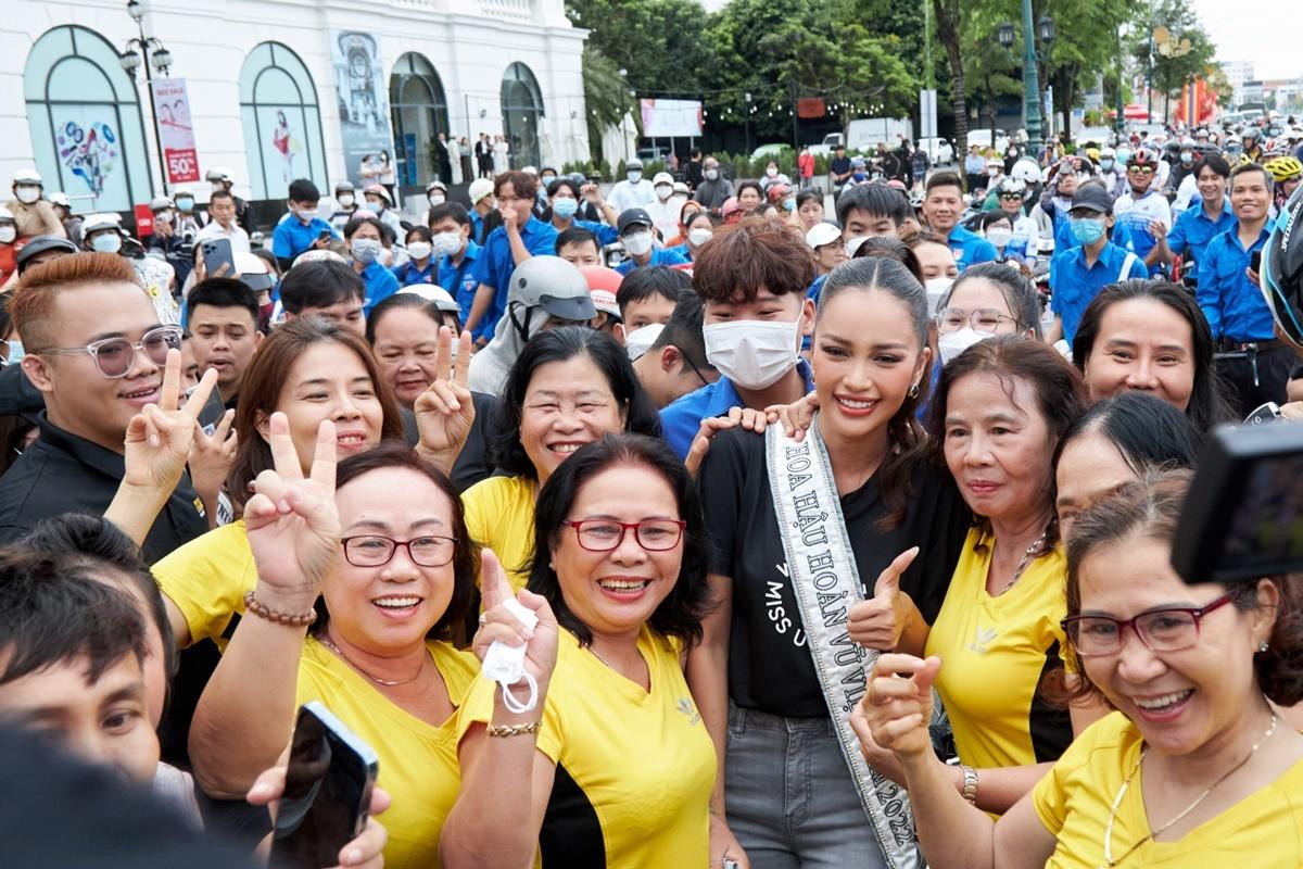 Chân thành động viên fan: Hoa hậu Ngọc Châu xứng danh 'Miss ấm áp' Ảnh 4