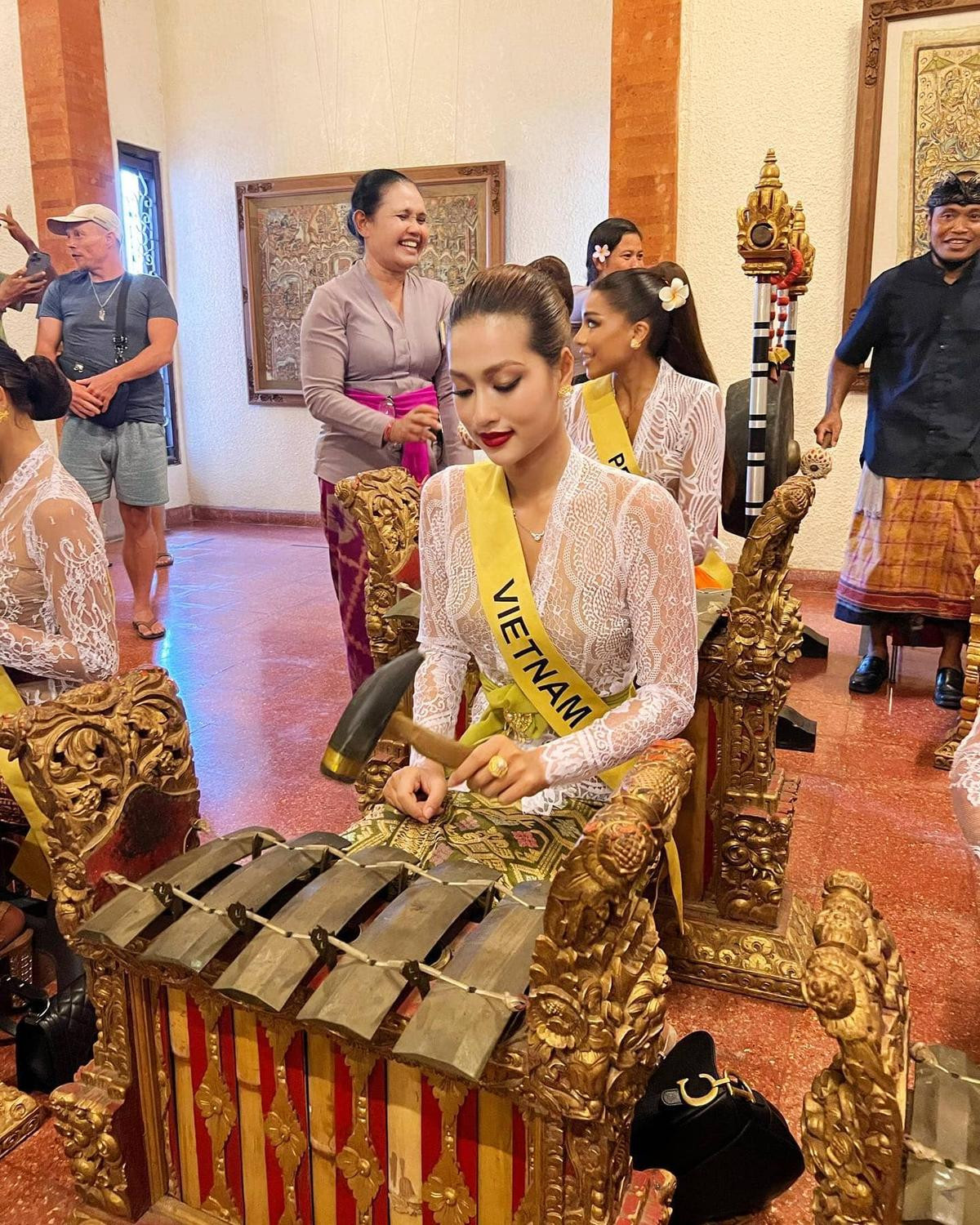 Hoa hậu Thiên Ân lấy lại tinh thần năng lượng, 'bắn' tiếng Anh tông giọng quãng 8 Ảnh 3