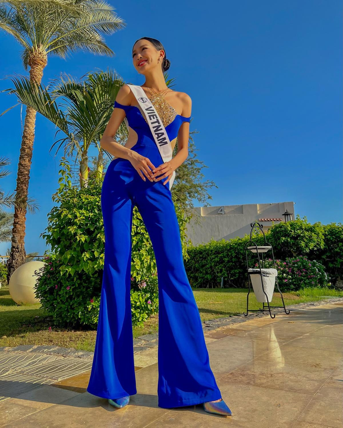 Những bộ cánh Hoa hậu Bảo Ngọc đã diện ở Miss Intercontinental 2022: xẻ sâu hẻm hóc, khoe chân dài 1m85 Ảnh 6