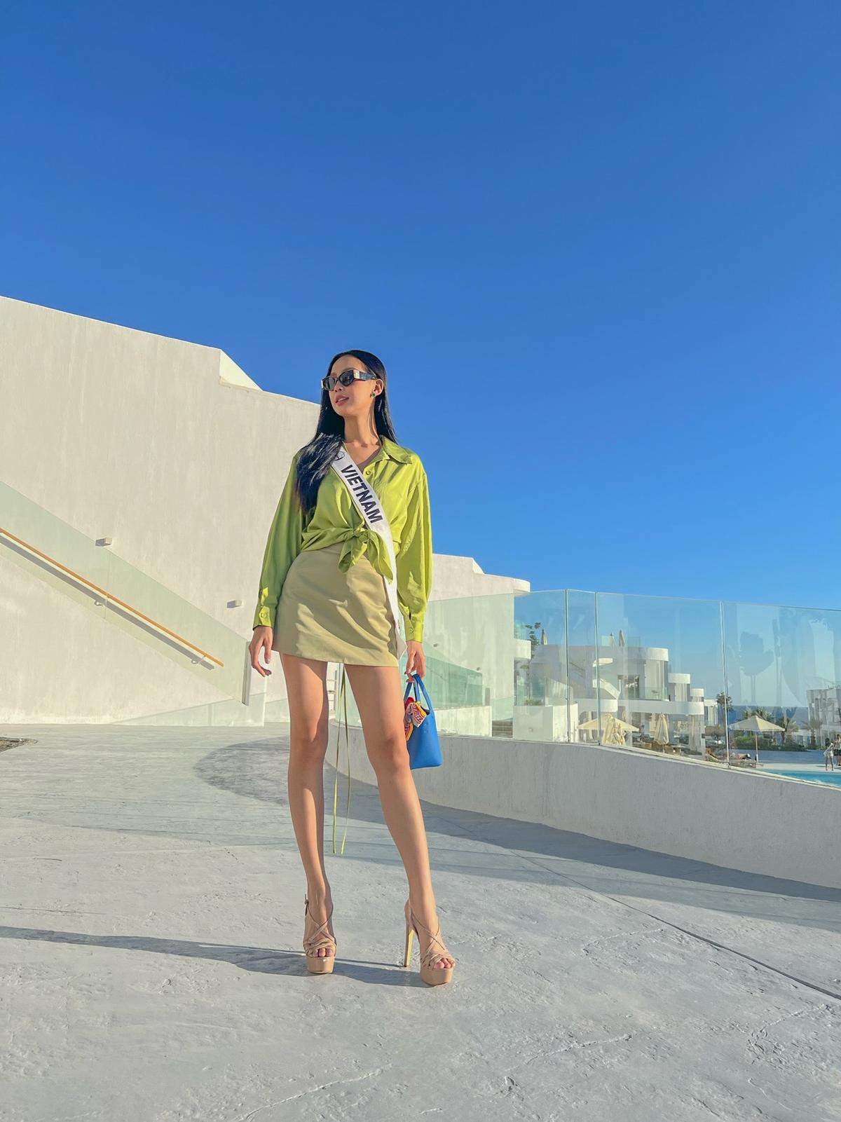 Những bộ cánh Hoa hậu Bảo Ngọc đã diện ở Miss Intercontinental 2022: xẻ sâu hẻm hóc, khoe chân dài 1m85 Ảnh 7