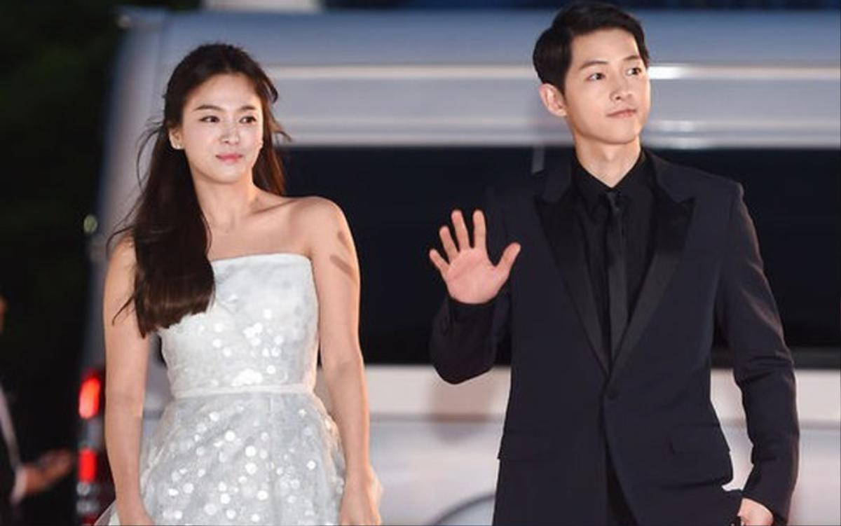 Song Joong Ki bị bắt gặp dùng đồ đôi với Song Hye Kyo, tiếp tục dấy lên tin tái hợp? Ảnh 3