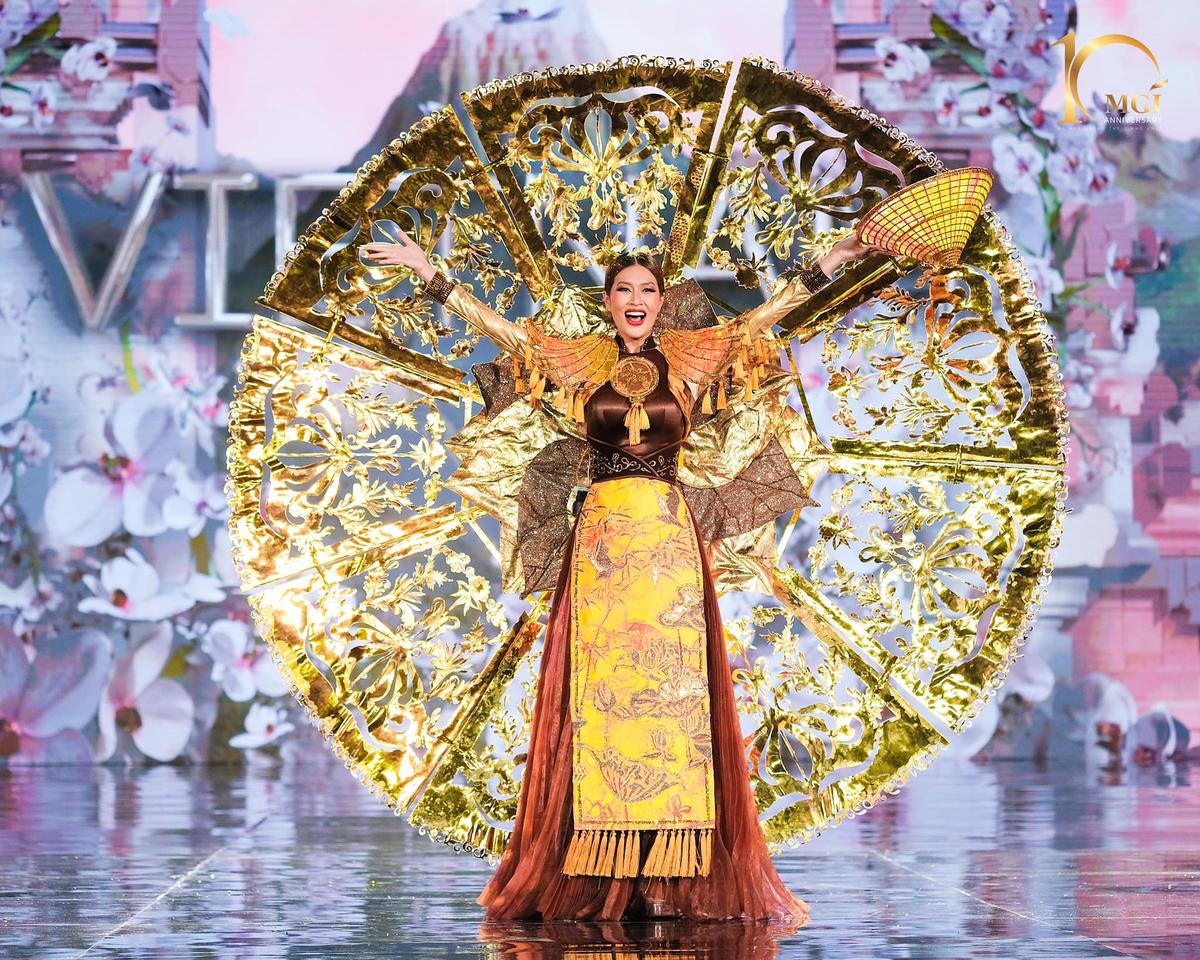 Top 10 bộ National Costume lồng lộn nhất Miss Grand: Trúc Chỉ sáng bần bật liệu có giật giải? Ảnh 2