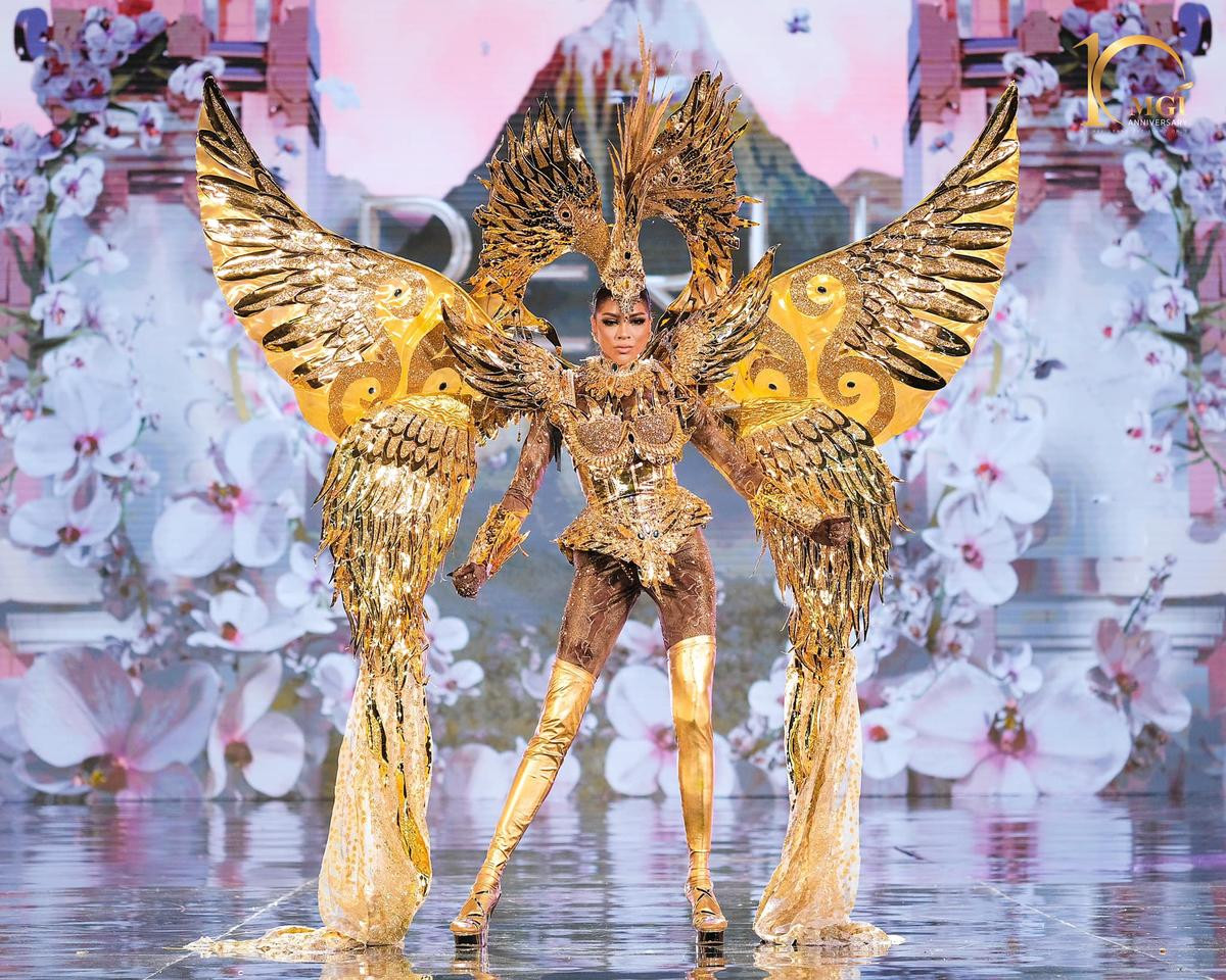 Top 10 bộ National Costume lồng lộn nhất Miss Grand: Trúc Chỉ sáng bần bật liệu có giật giải? Ảnh 4