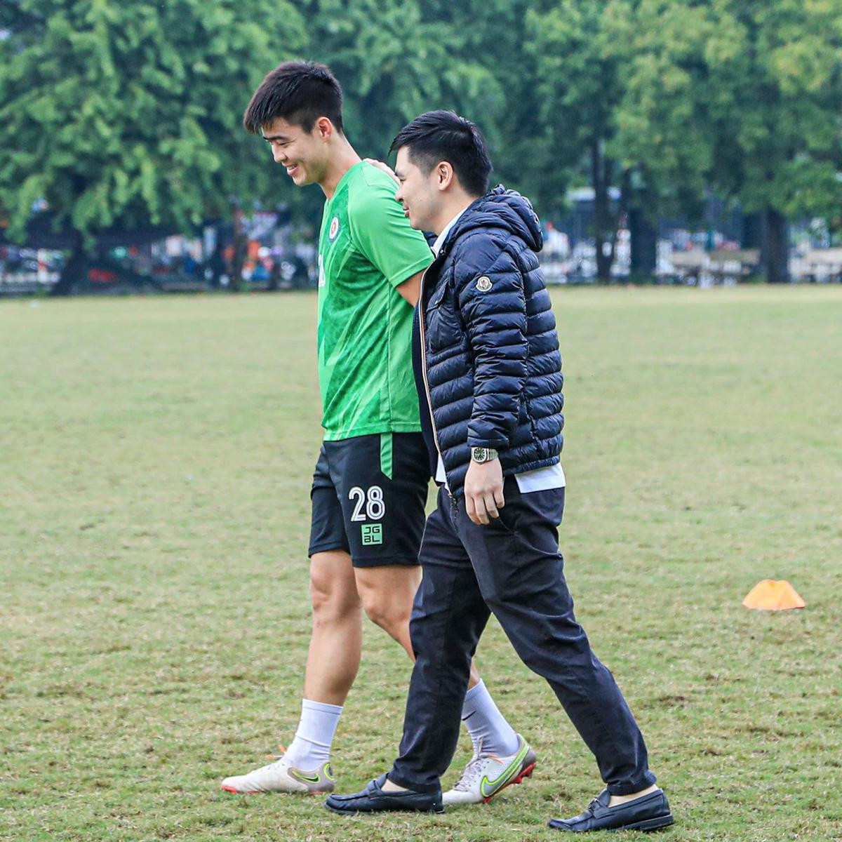 Chồng tỷ phú của Hoa hậu Đỗ Mỹ Linh lộ nhan sắc 'xuống cấp' trước ngày cưới Ảnh 4