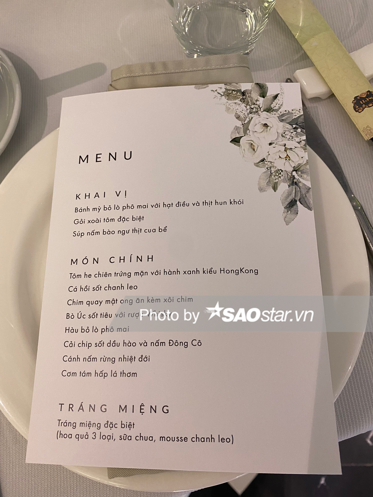 Hé lộ thực đơn 'ăn tới no căng' trong tiệc cưới tại Hà Nội của Anh Tú - Diệu Nhi Ảnh 2