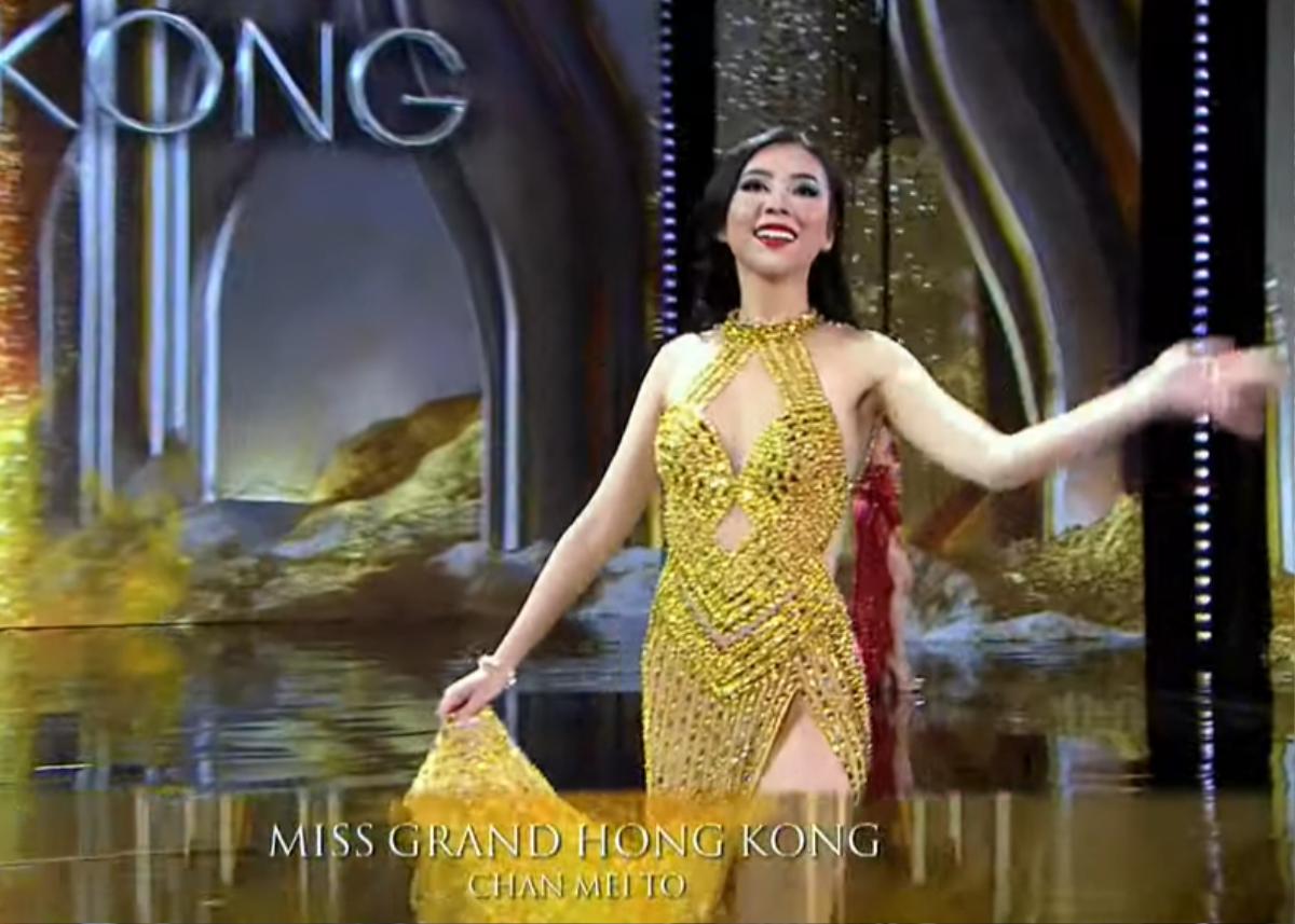 Đại diện Hong Kong xách váy từ đầu đến cuối sân khấu bán kết Miss Grand: Chị thích là chị xách! Ảnh 3