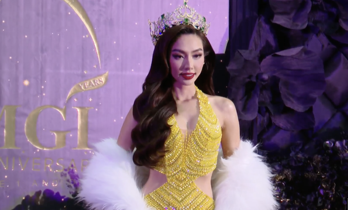 Thảm đỏ Miss Grand 2022: Thuỳ Tiên 'át vía' 'Búp bê Barbie' Venezuela với hình tượng như nữ hoàng Ảnh 2