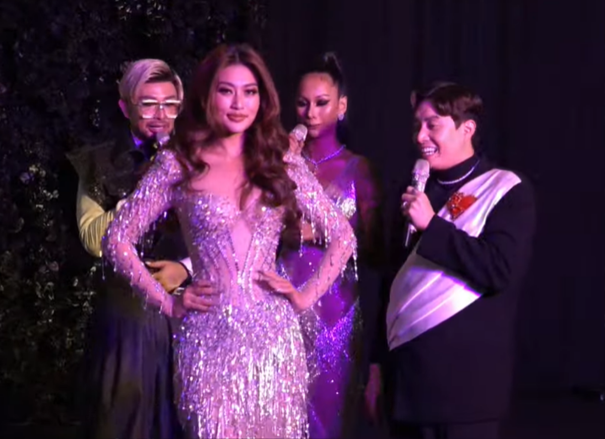 Thảm đỏ chung kết Miss Grand 2022: Thiên Ân 'nuốt mic', Engfa Waraha ấp úng khi nói tiếng Anh Ảnh 5