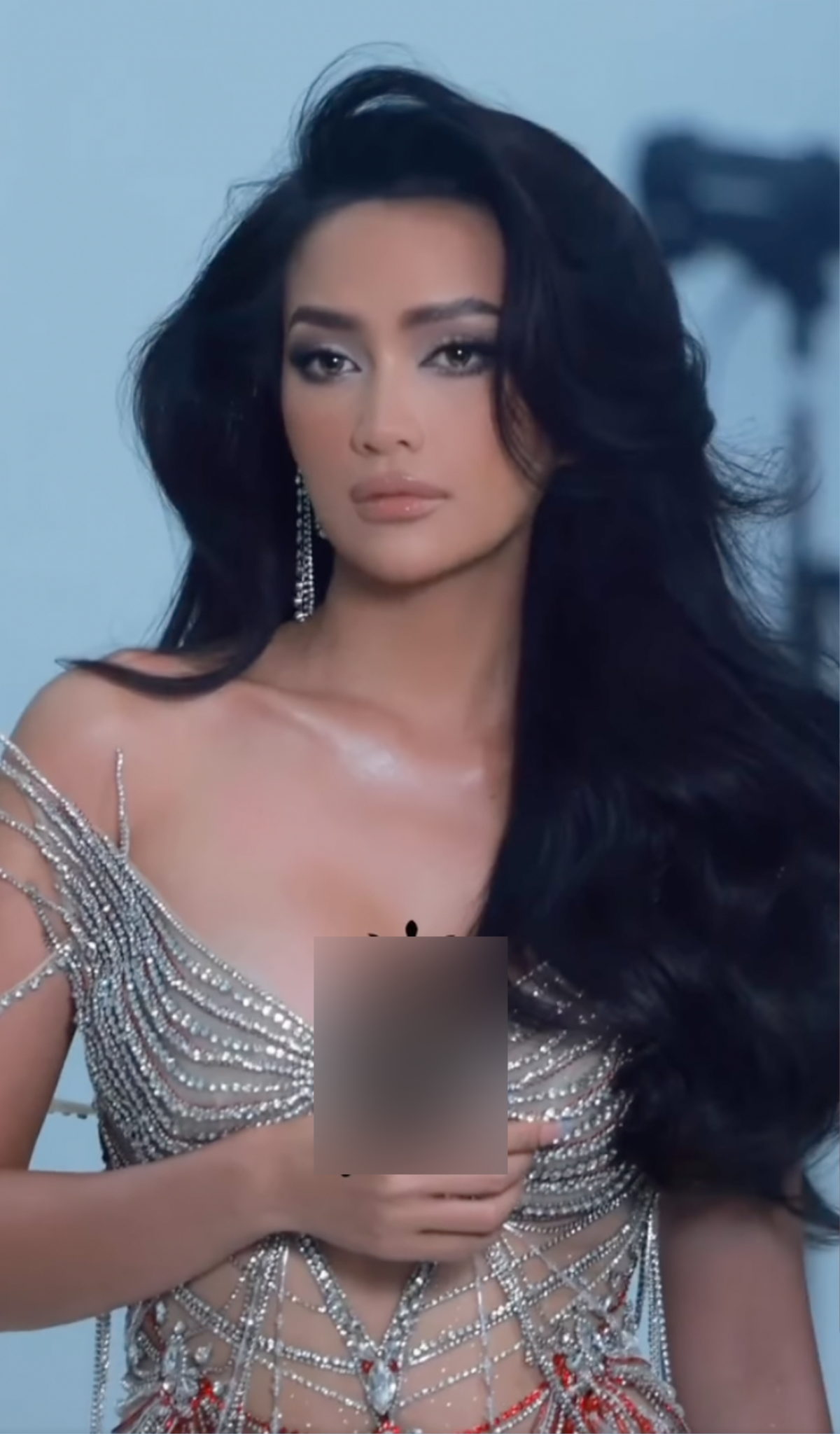 Vẻ đẹp 'nghẹt thở' của Ngọc Châu khiến fan tự hào: Vương miện Miss Universe phải của Việt Nam Ảnh 2