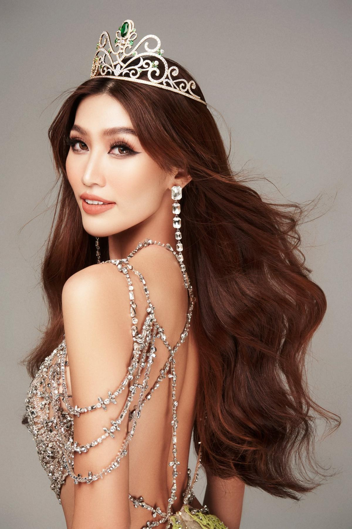 Diện lại đầm chung kết Miss Grand VN, nhan sắc Chế Nguyễn Quỳnh Châu chỉ 1 từ thôi: Bén Ảnh 2