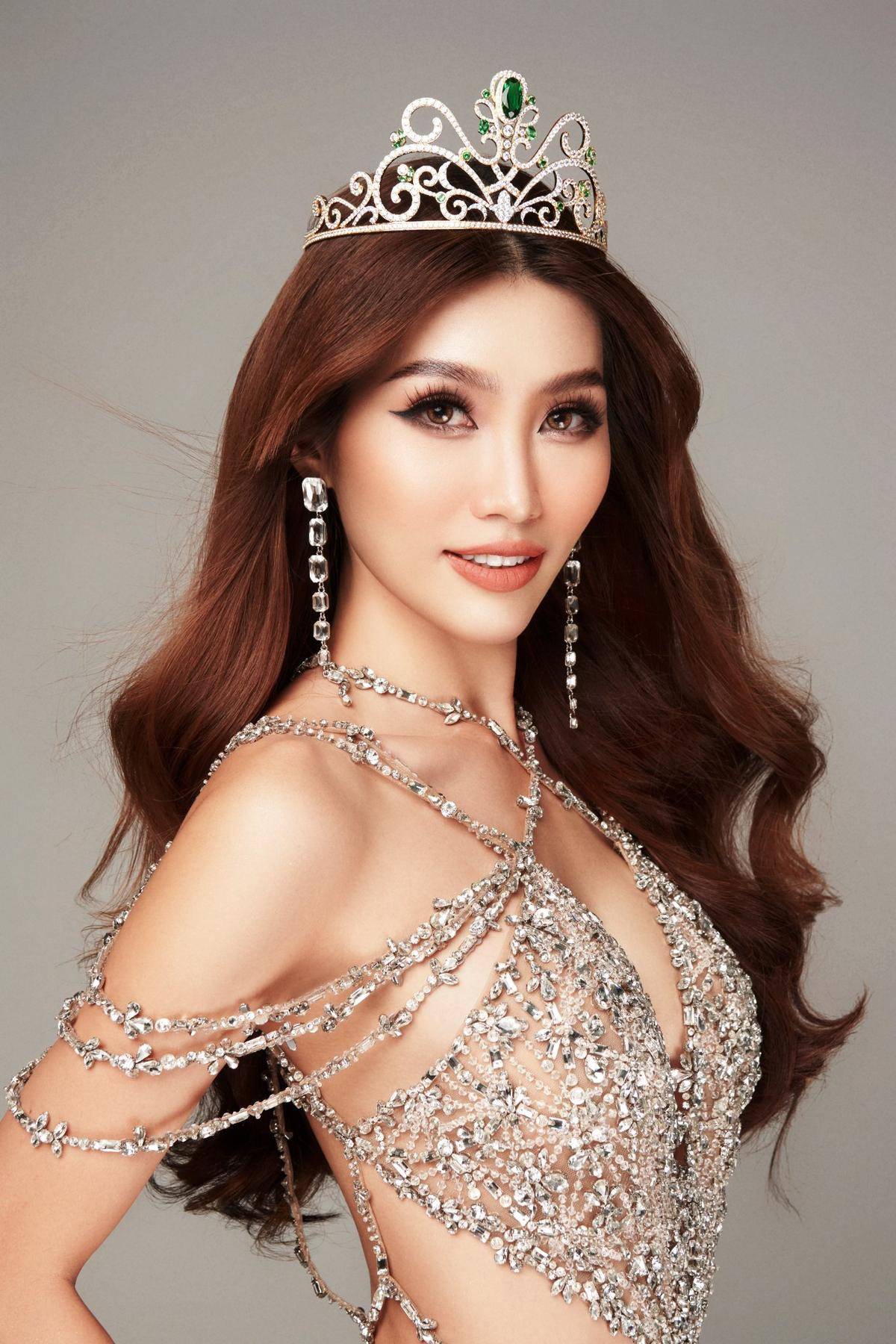 Diện lại đầm chung kết Miss Grand VN, nhan sắc Chế Nguyễn Quỳnh Châu chỉ 1 từ thôi: Bén Ảnh 4