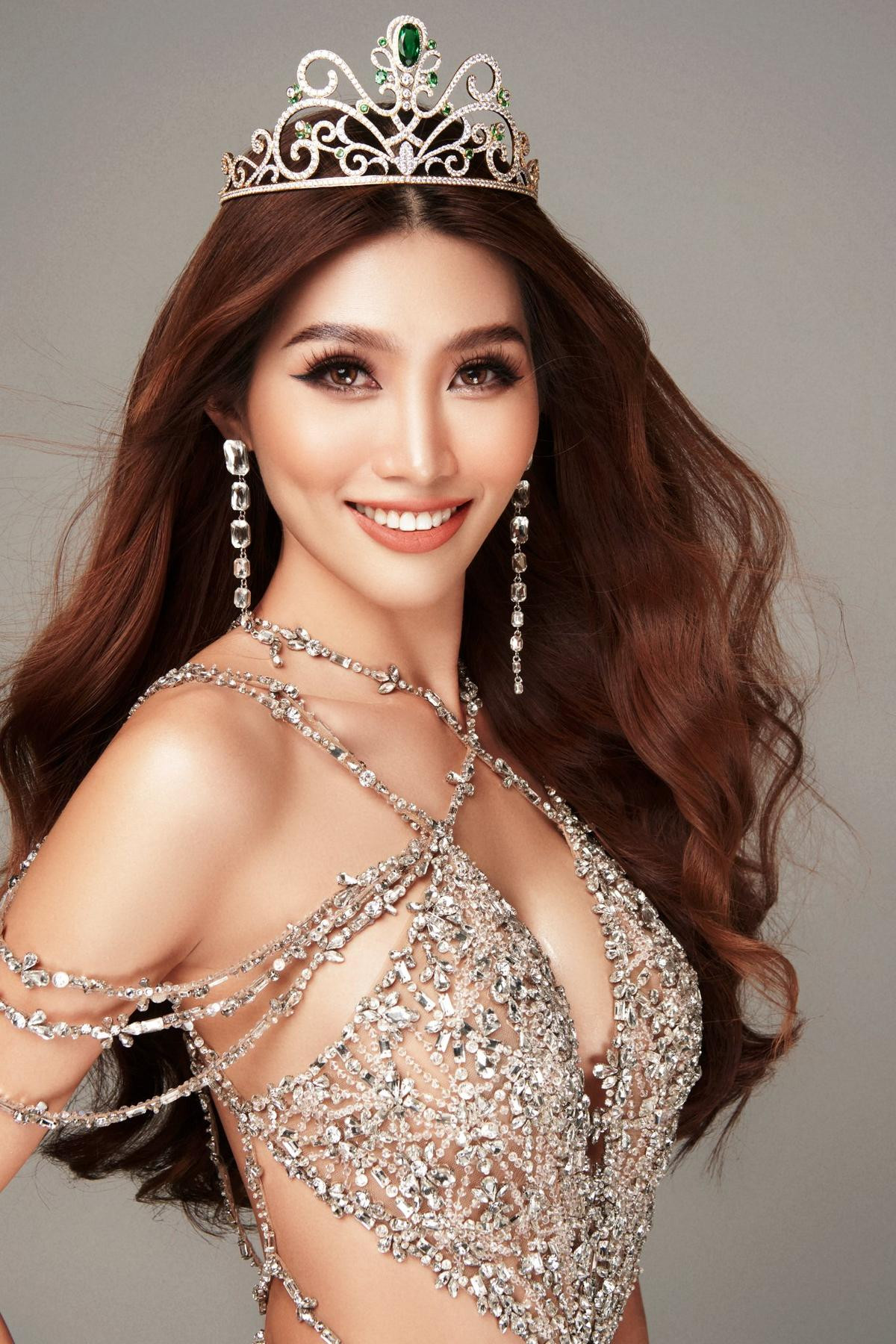 Diện lại đầm chung kết Miss Grand VN, nhan sắc Chế Nguyễn Quỳnh Châu chỉ 1 từ thôi: Bén Ảnh 3