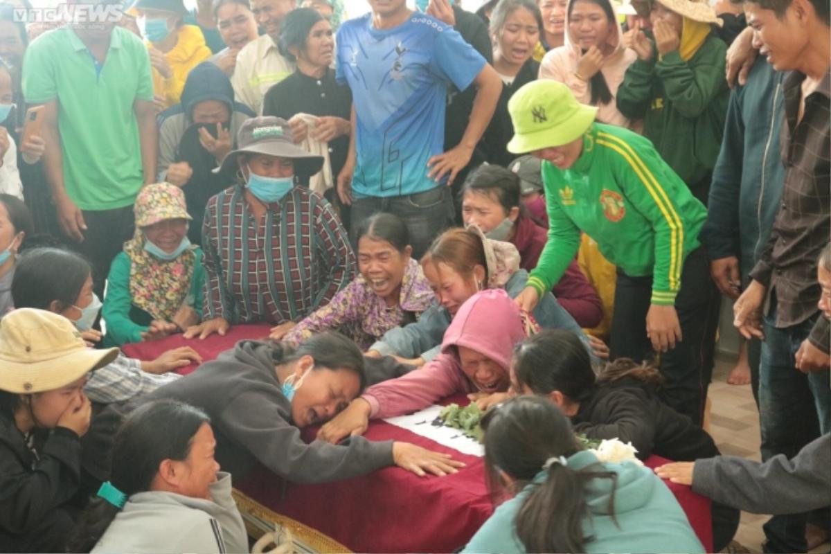 Thi thể nữ du học sinh Hàn Quốc đã trở về quê nhà trong sự thương tiếc của gia đình và người thân Ảnh 2