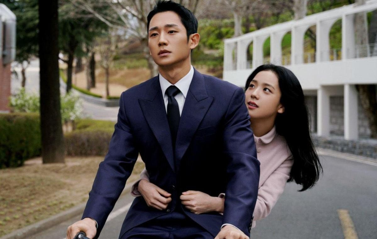 Lộ ảnh hậu trường Jung Hae In hôn tóc Jisoo cực tình, nghi vấn phim giả tình thật quá rõ ràng Ảnh 1