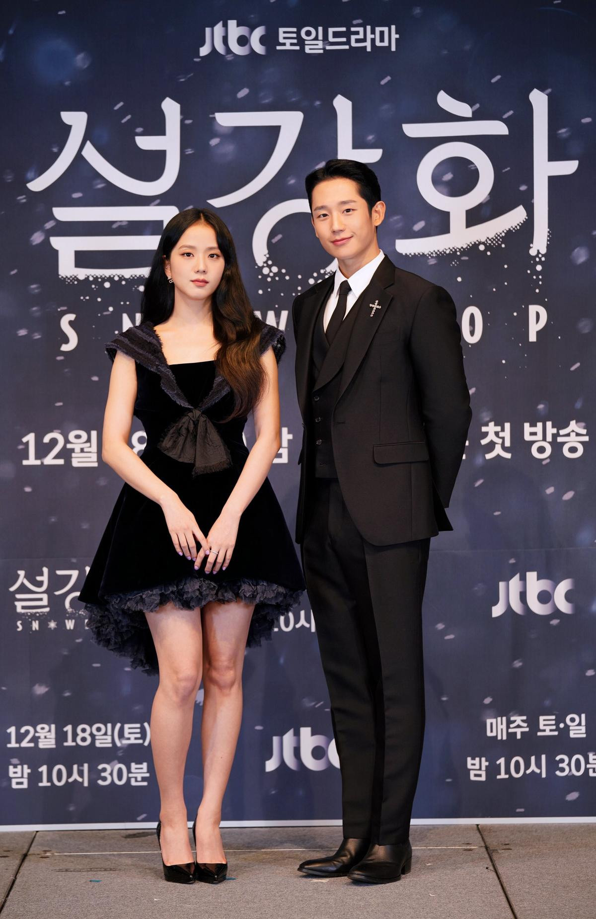 Lộ ảnh hậu trường Jung Hae In hôn tóc Jisoo cực tình, nghi vấn phim giả tình thật quá rõ ràng Ảnh 3