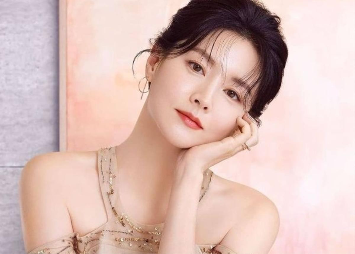 Lột trần sắc vóc của Kim Tae Hee và Lee Young Ae: Vợ Bi Rain liệu có vượt mặt được 'Nàng Dae Jang Geum'? Ảnh 4