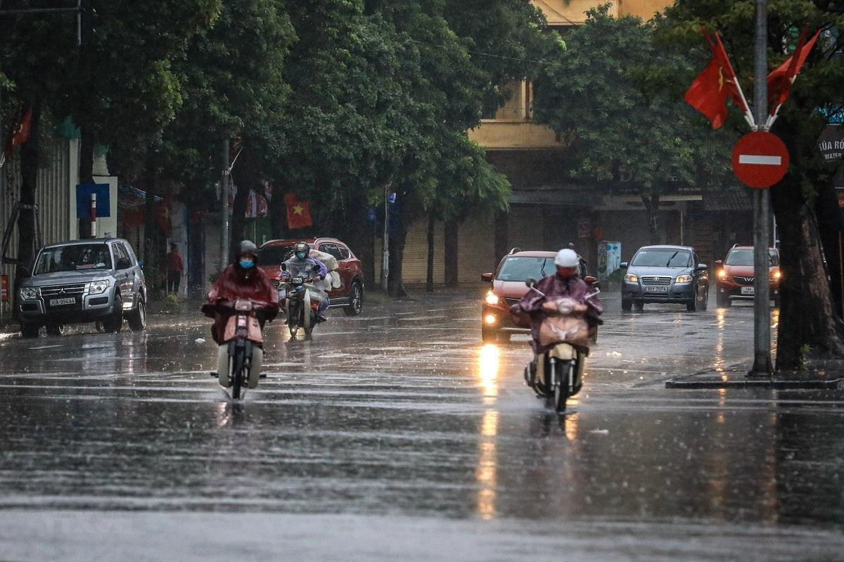 Miền Bắc bắt đầu bước vào đợt mưa dài ngày, có nơi mưa vừa đến mưa to Ảnh 1