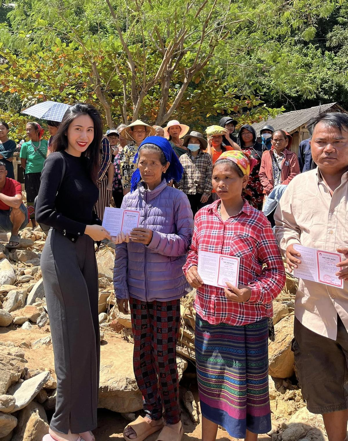 Thủy Tiên đăng status tâm trạng, tiết lộ về nỗi đau trong lòng Ảnh 1