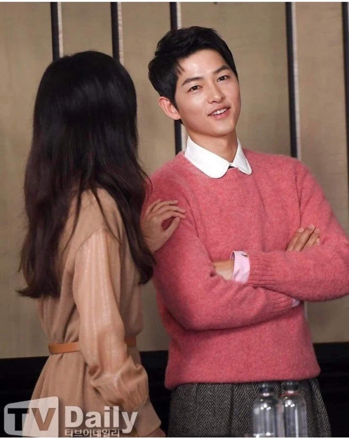 Hậu ly hôn Song Hye Kyo, Song Joong Ki công khai thể hiện tình cảm với 'người mới' Ảnh 5