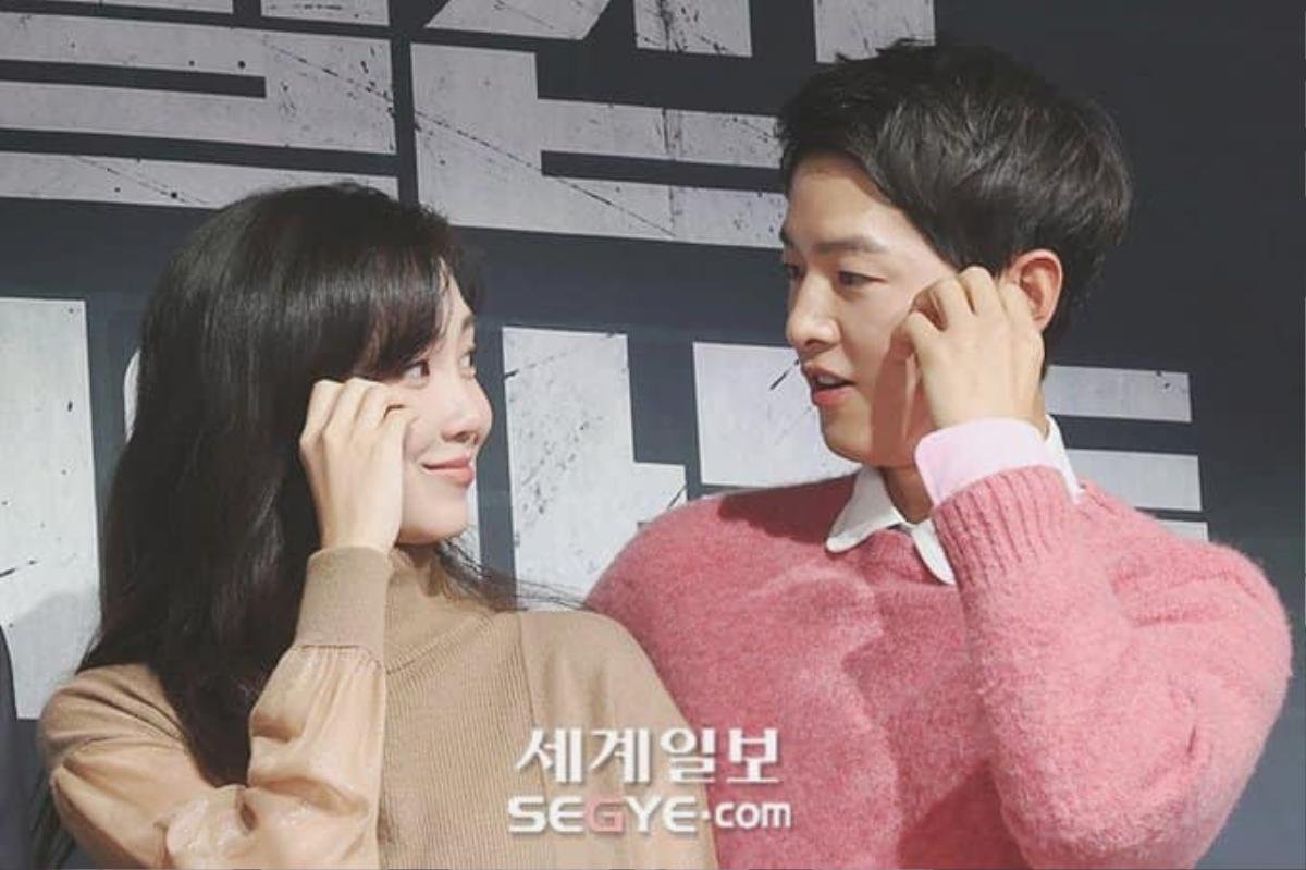 Hậu ly hôn Song Hye Kyo, Song Joong Ki công khai thể hiện tình cảm với 'người mới' Ảnh 3