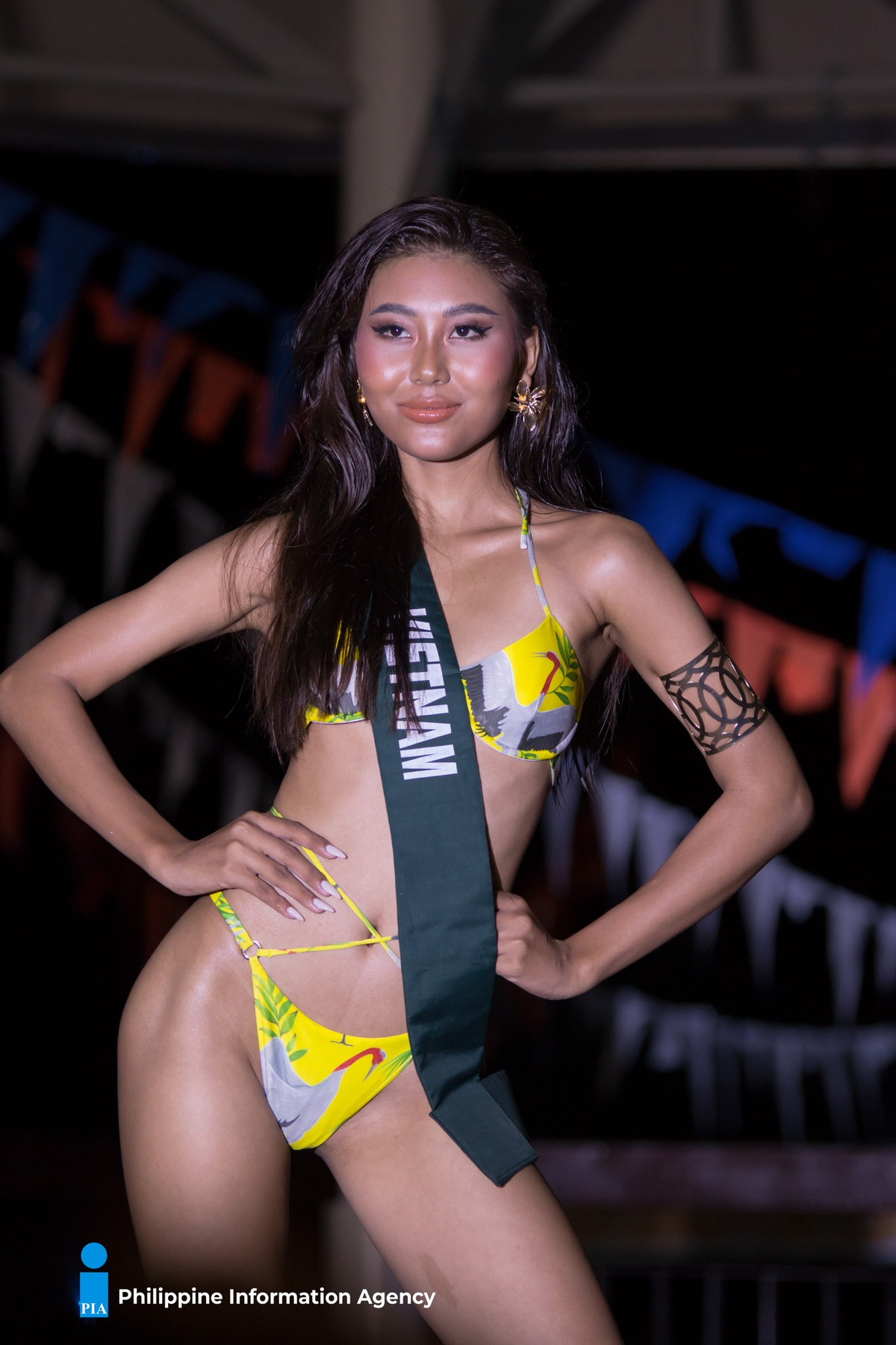 Đại diện Việt Nam đi chân trần diễn bikini tại Miss Earth 2022 Ảnh 1