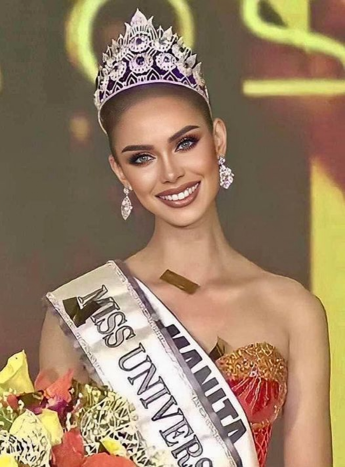 Miss Universe Campuchia 2022 làm fan tụt tinh thần vì bộ ảnh bikini: Nhan sắc lai Pháp 'gánh còng lưng' Ảnh 5