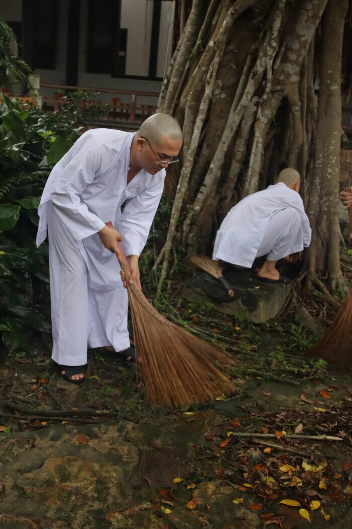 Chưa đầy 1 tháng xuất gia, MC Đại Nghĩa xuất hiện với mái tóc bồng bềnh, sự thật khiến dân tình ngã ngửa Ảnh 4