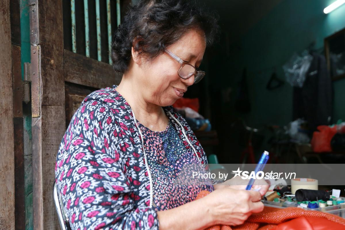 Người phụ nữ cuối cùng 'giữ lửa' nghề vá mạng sang sợi ở Hà Nội: Vá cả những kỷ niệm cho đời Ảnh 10