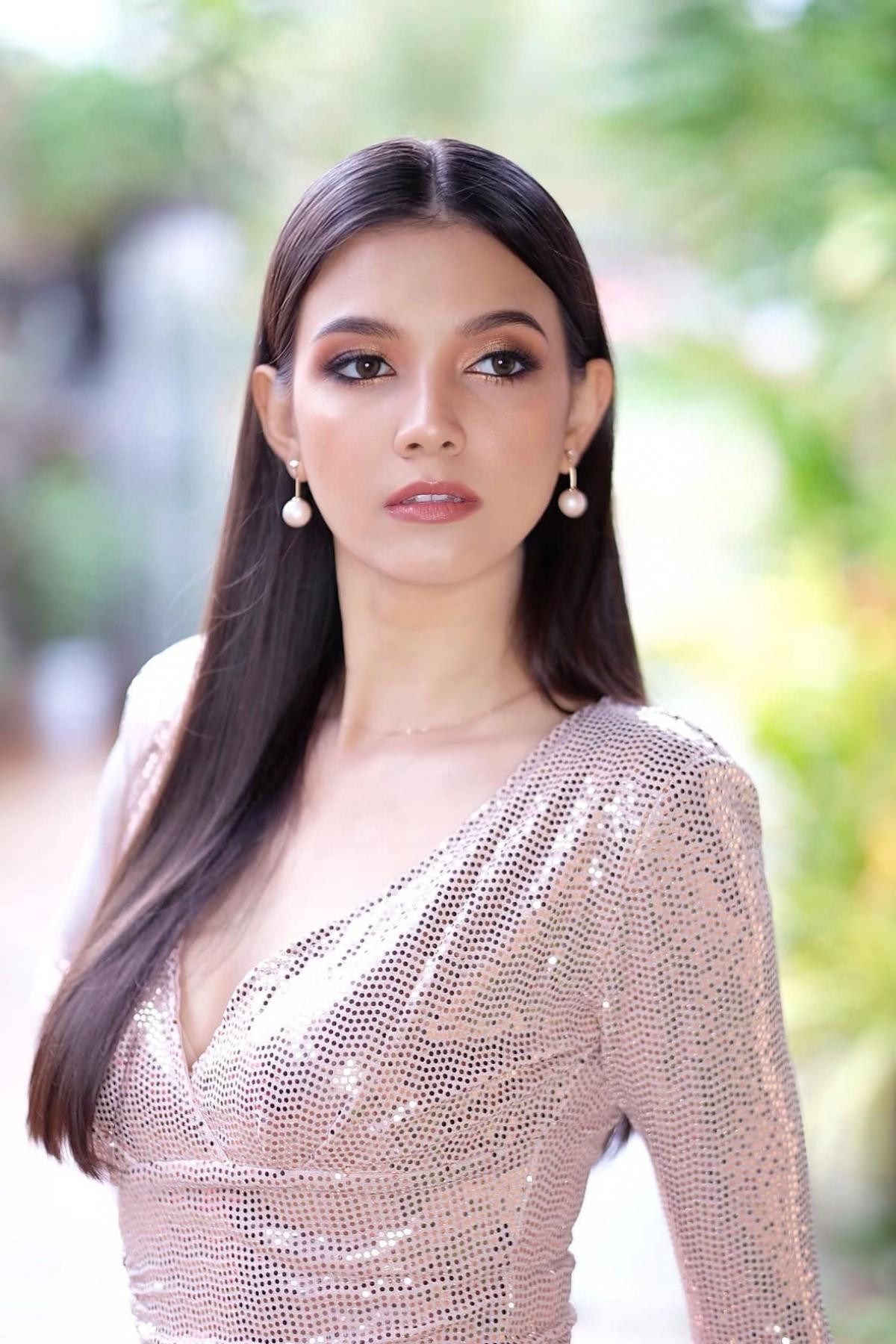 Miss Universe Laos 2020 bất ngờ được bạn trai cầu hôn ngay trên sàn runway Ảnh 2