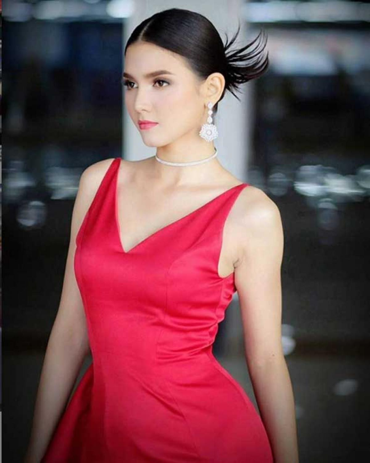 Miss Universe Laos 2020 bất ngờ được bạn trai cầu hôn ngay trên sàn runway Ảnh 7