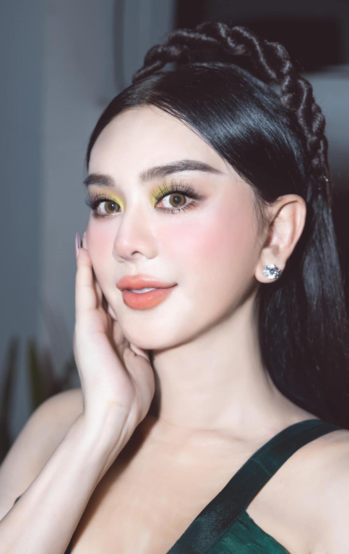 Đăng bài viết để tìm make up nhưng Lâm Khánh Chi bị xúc phạm giới tính, nữ ca sĩ liền phản ứng Ảnh 2