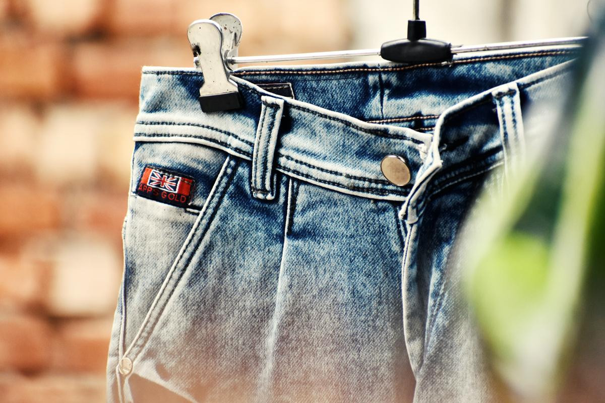 Không đủ sức cạnh tranh với quần áo thể thao, đồ denim sẽ bị 'thất sủng' trong năm 2023? Ảnh 1