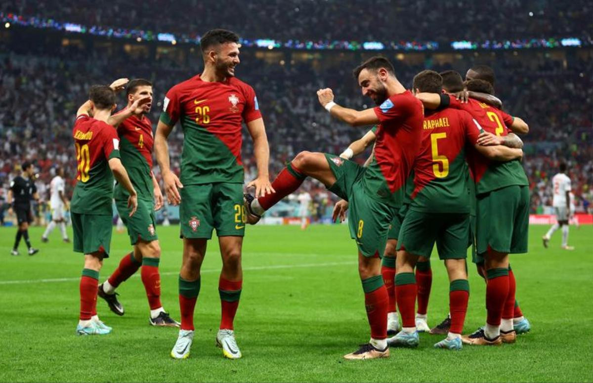 Chân dung 'phù thủy' khiến Ronaldo dự bị, gây sốt ở World Cup 2022 Ảnh 4